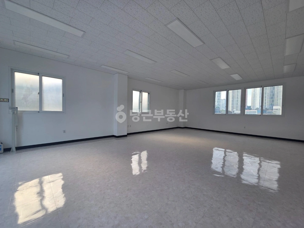 경기도 수원시 영통구 원천동 상가 사진 1