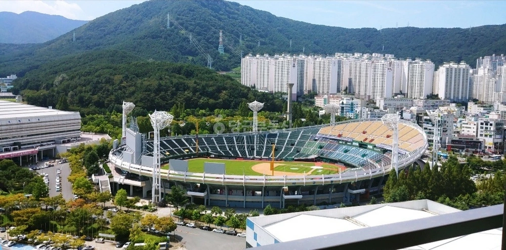 부산광역시 연제구 거제동 아파트 사진 1