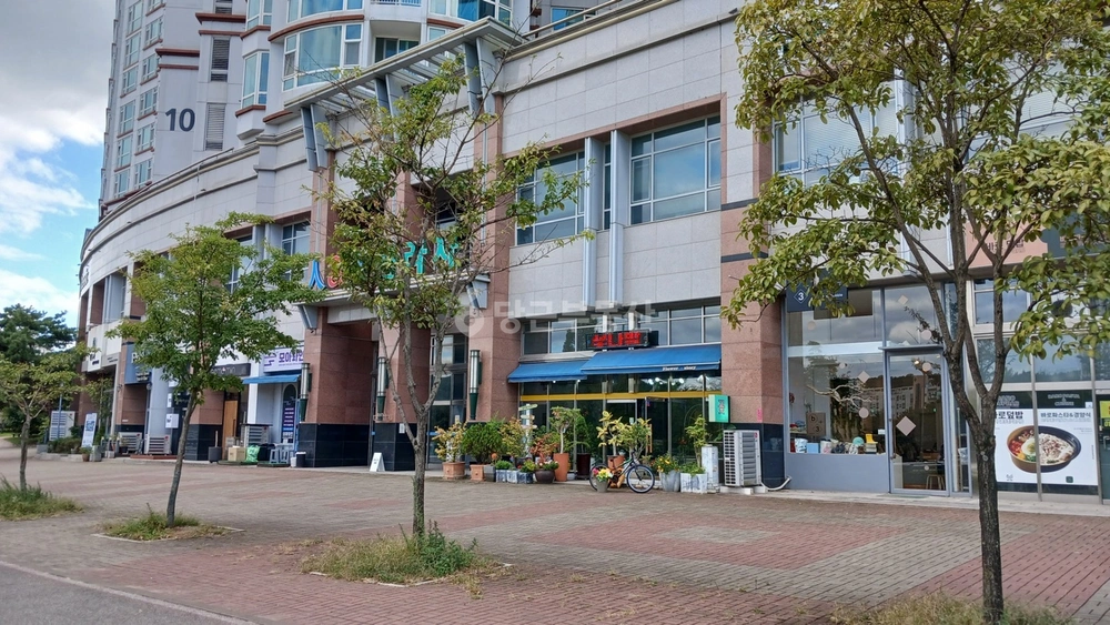 대전광역시 유성구 지족동 상가 사진 1